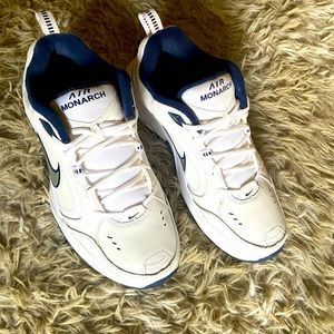 Nike air monarch